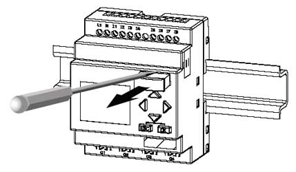 Извлечение карты памяти и аккумулятора